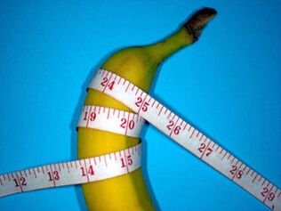 Using a banana as an example to measure the penis during enlargement